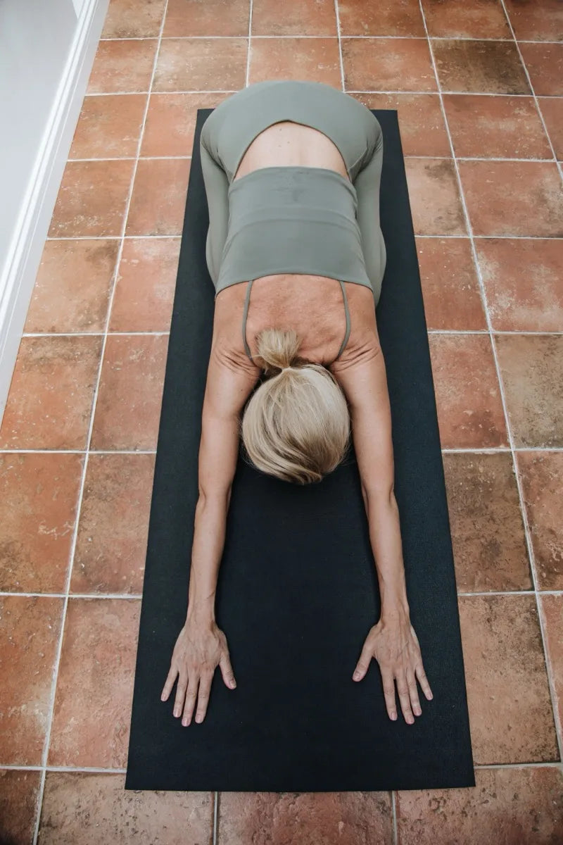 Afspænding i yoga – sådan finder du ro og balance